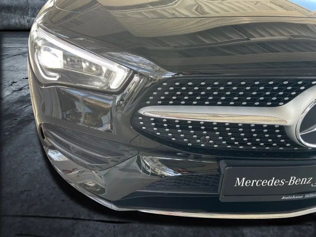 Mercedes-Benz CLA 200 AMG Line