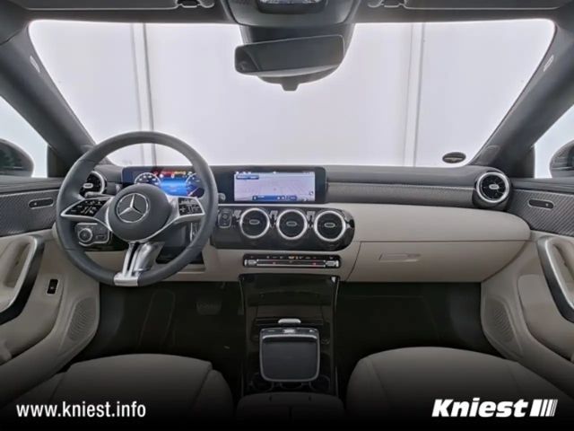 Mercedes-Benz CLA 180 Progressive Sedan