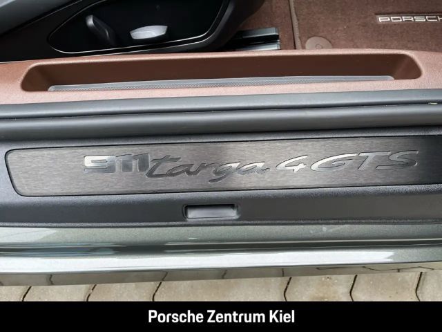 Porsche 992 4 Coupé GTS Targa