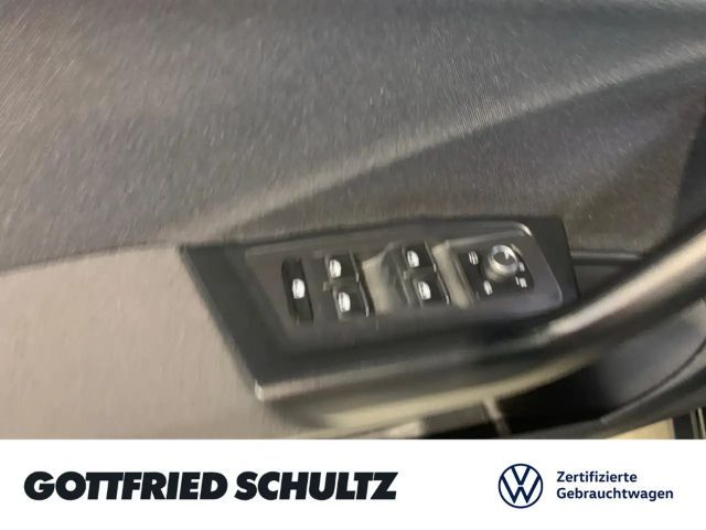 Volkswagen T-Roc ACTIVE TSI NAVI EINPARKHILFE ACC LED SITZHEIZUNG