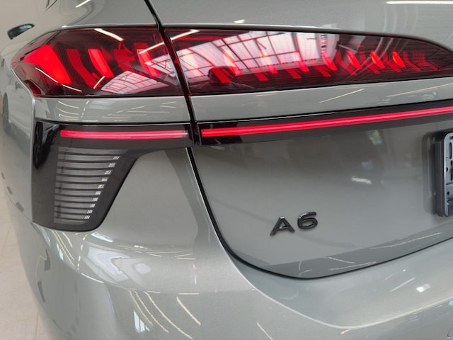 Audi A6 Avant Quattro S-Tronic