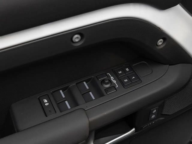 Land Rover Defender 110 D200 Dynamic SE