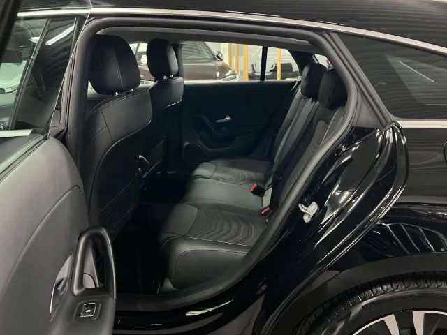 Mercedes-Benz CLA 200 CLA 200 d Shooting Brake