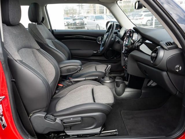 MINI Cooper PANO+NAVI+LED+KAMERA+KEYLESS+KLIMAAUT+