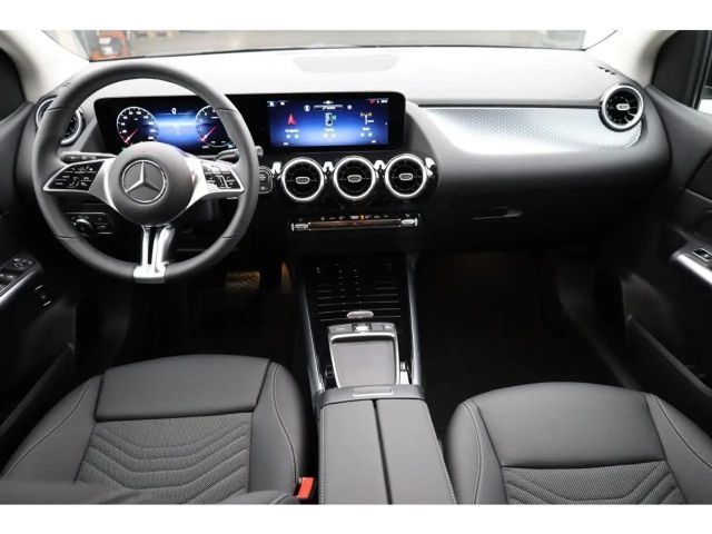 Mercedes-Benz B 200 Progressive Sedan