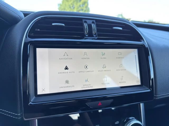 Jaguar XE AWD D200 R-Dynamic S