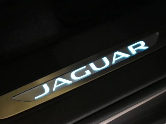 Jaguar F-Pace AWD P250 R-Dynamic