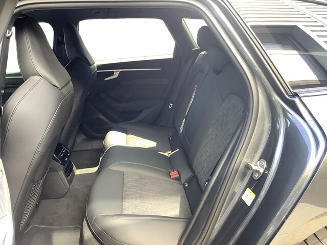 Audi A6 Avant Quattro S-Tronic