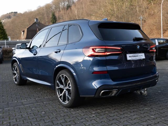 BMW X5 M50i