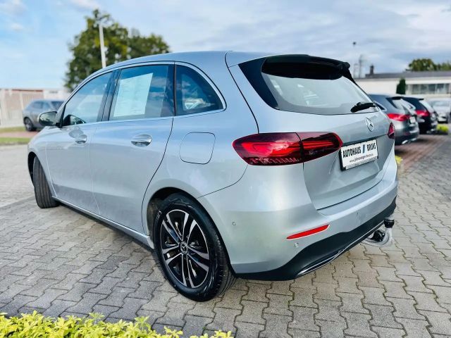 Mercedes-Benz B 180 B 180 d Progressive Sedan