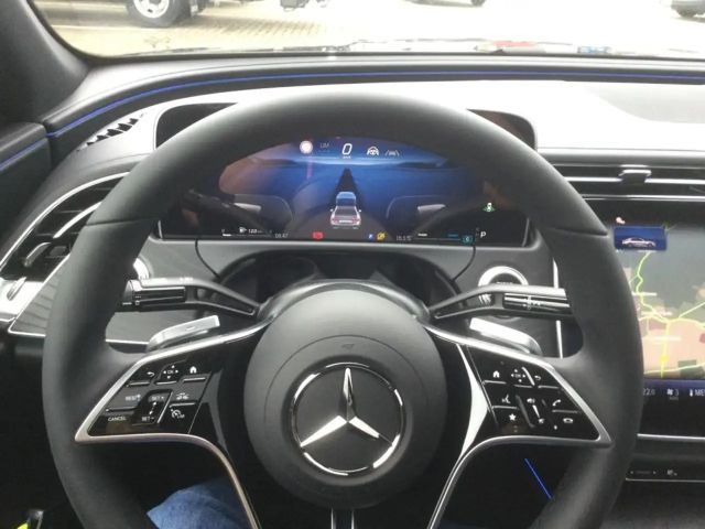 Mercedes-Benz E 200 4MATIC AVANTGARDE Sedan