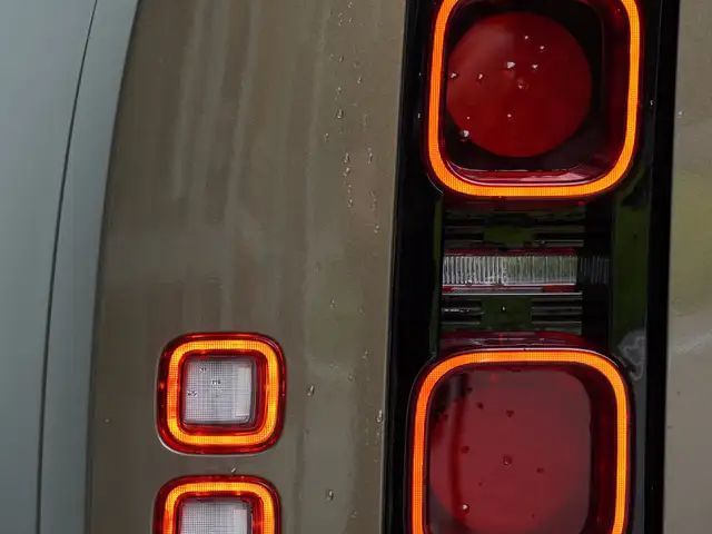 Land Rover Defender 3.0 Dynamic SE