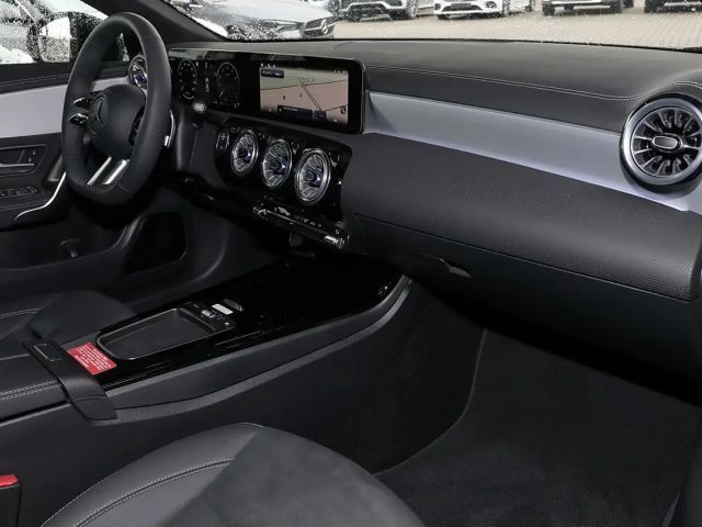 Mercedes-Benz CLA 200 AMG Line Coupé