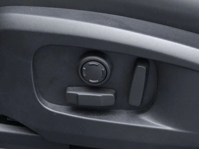 Land Rover Defender 110 D250 Dynamic SE