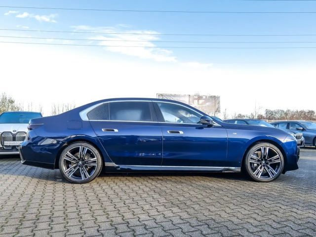 BMW 740 740d M-Sport Sedan xDrive
