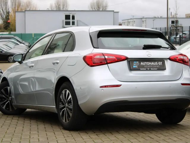 Mercedes-Benz A 180 A 180 d