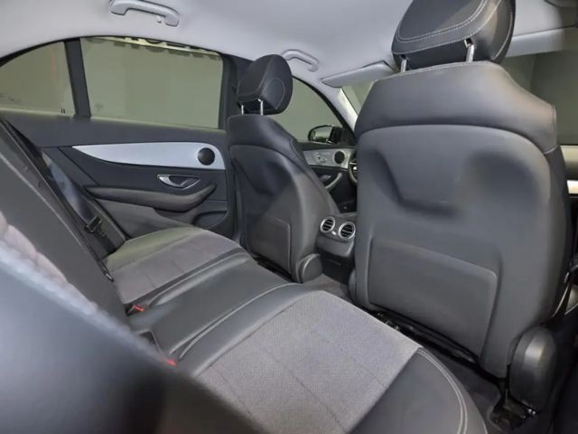 Mercedes-Benz E 220 AVANTGARDE E 220 d Sedan