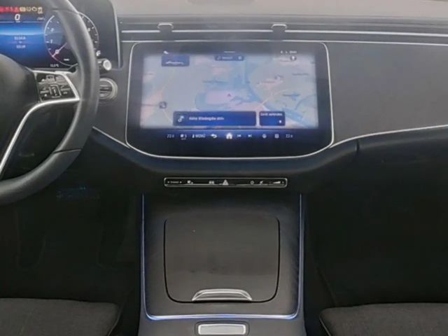 Mercedes-Benz E 200 Sedan