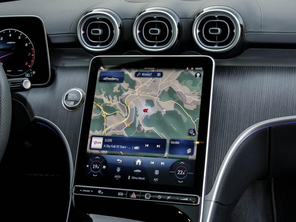 Mercedes-Benz C 200 AMG Line Sedan