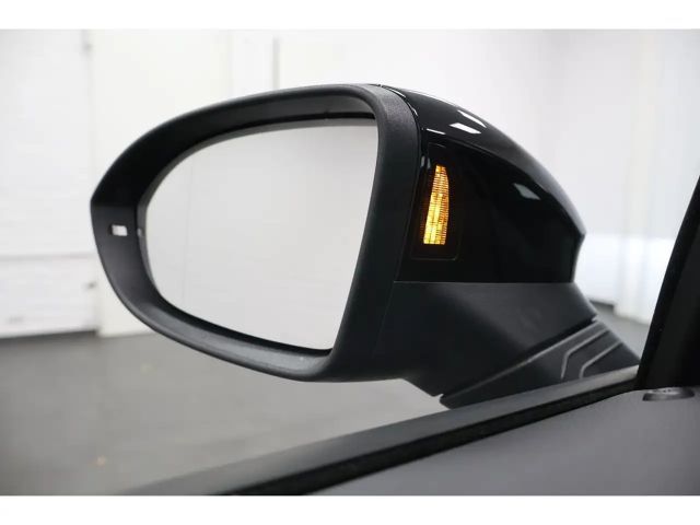 Volkswagen Golf 2.0 TDI DSG Golf VIII R-Line