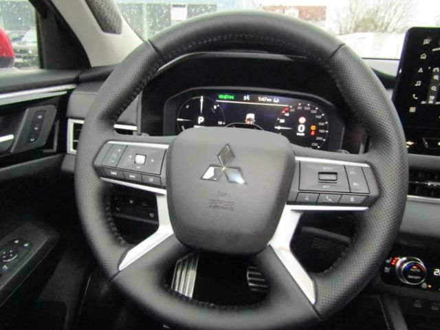 Mitsubishi Outlander 2.4L TOP NAVI LEDER SHZ ACC PDC RFK PANORAMA