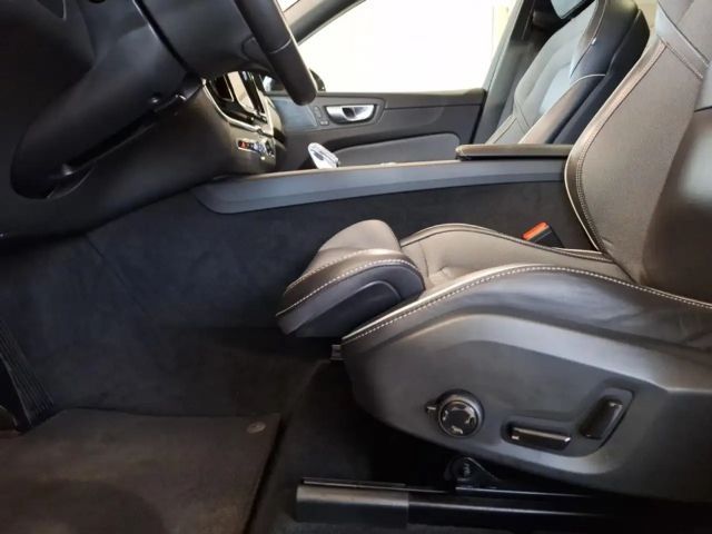 Volvo XC60 Dark Plus