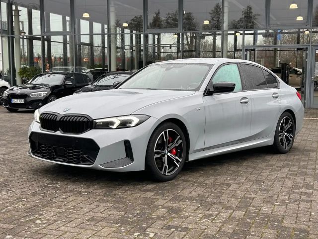 BMW 320 320i M-Sport Sedan