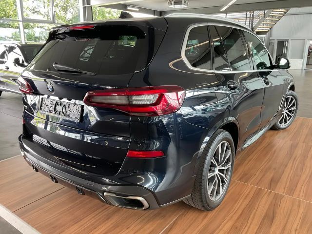 BMW X5 M50i
