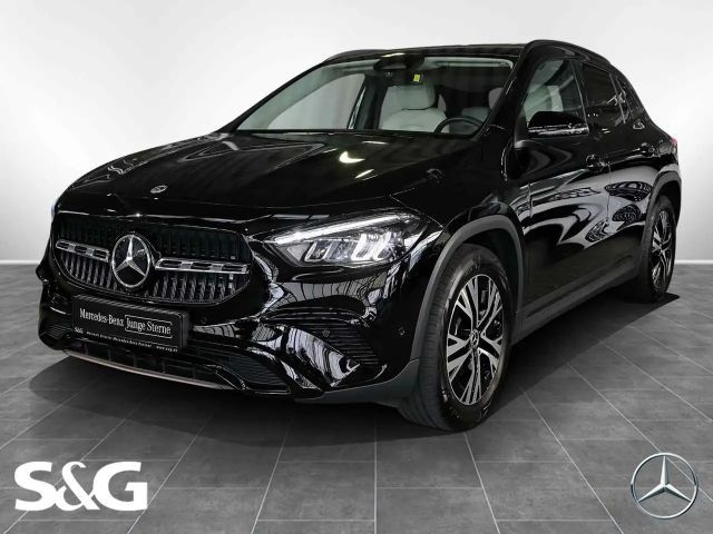 Mercedes-Benz GLA 180 KAMERA+MEMORY+SPURHALTE+NIGHT PAKET+18"