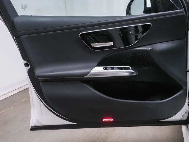 Mercedes-Benz E 200 4MATIC AVANTGARDE Sedan