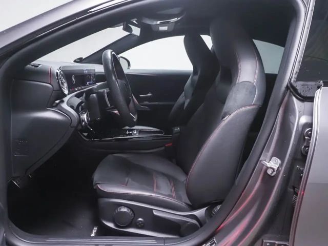 Mercedes-Benz CLA 200 AMG Line Coupé