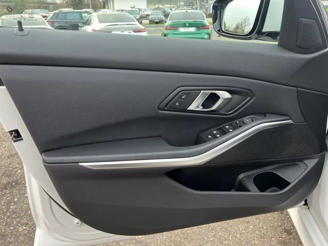 BMW 320 320i M-Sport Sedan