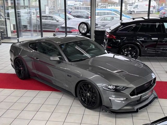 Ford Mustang Fastback GT 5.0 V8