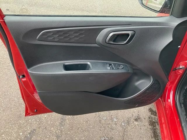 Hyundai i10 GO Plus 1,0 MT a5bu1 Schwarzes Dach