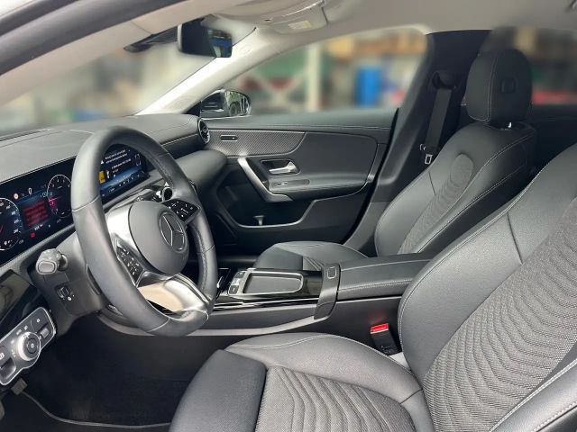 Mercedes-Benz CLA 180 Progressive