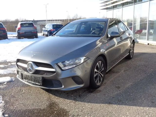 Mercedes-Benz A 180 A 180 d