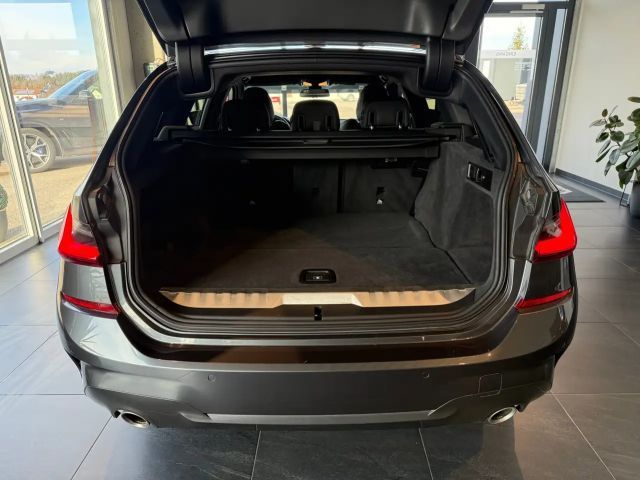 BMW 330 330e M-Sport xDrive