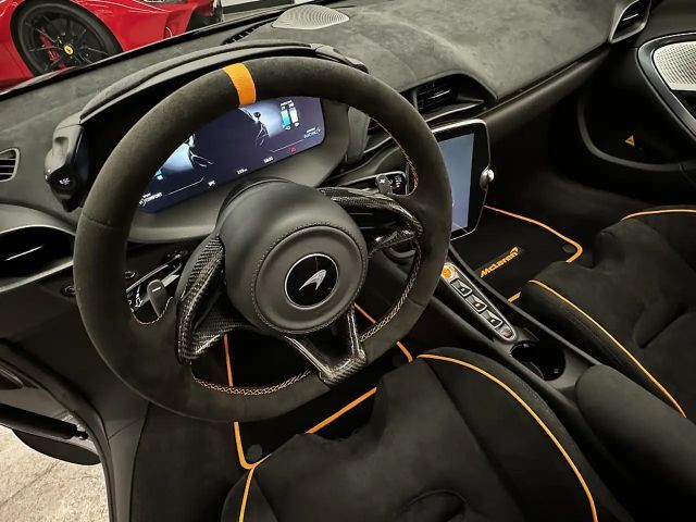 McLaren Artura Spider