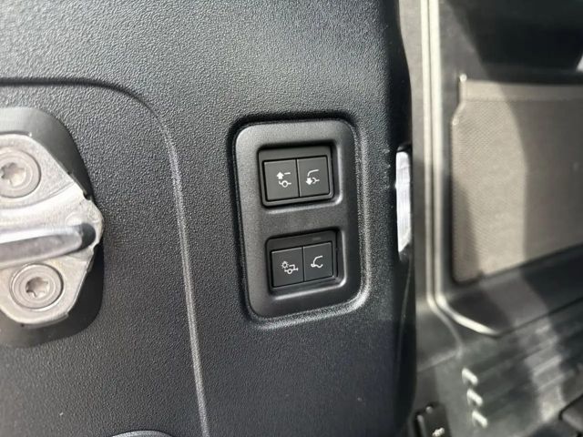 Land Rover Defender 110 D300 Dynamic HSE