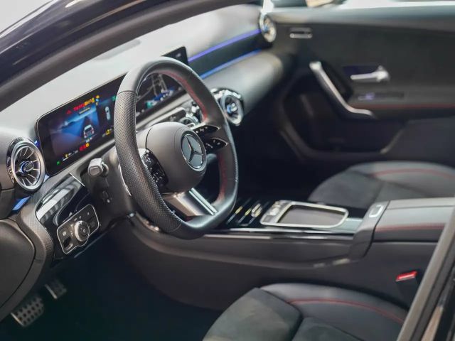 Mercedes-Benz A 250 A 250 e AMG Line