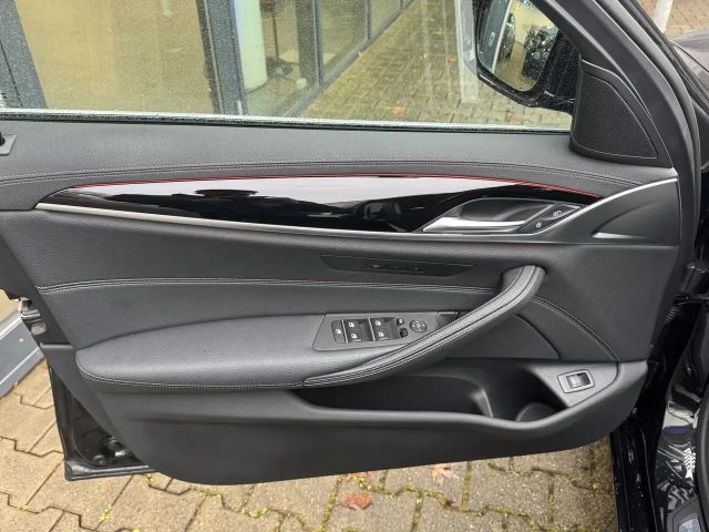 BMW 530 530i Luxury Line Touring xDrive