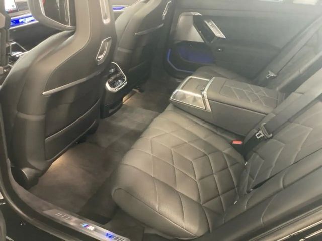 BMW 750 G70 Sedan xDrive