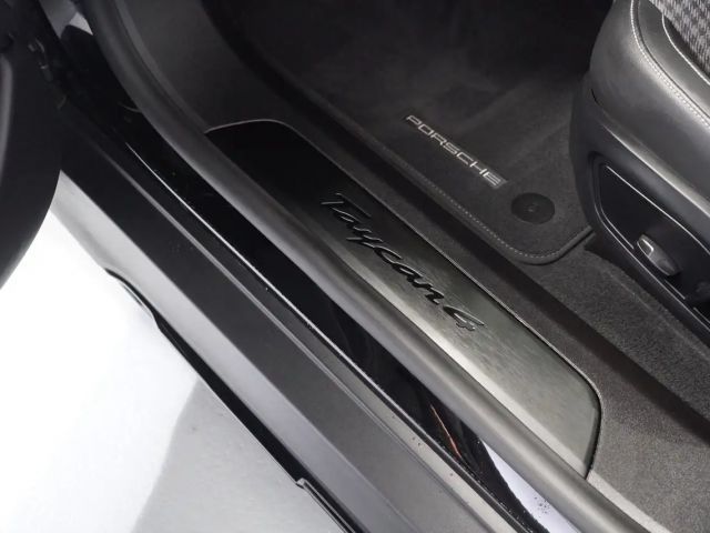 Porsche Taycan 4 Cross Turismo