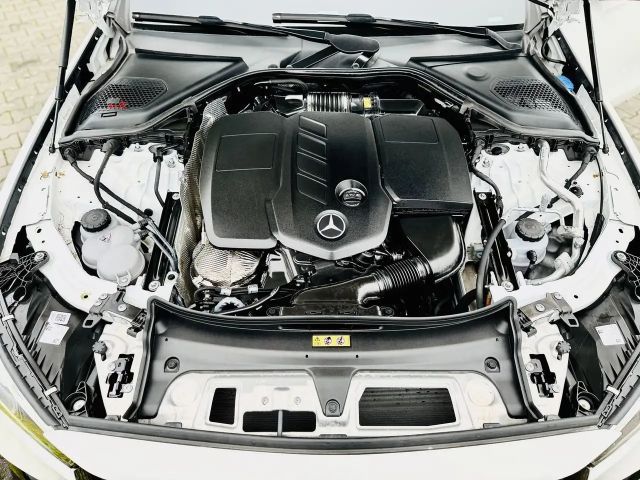 Mercedes-Benz E 220 AMG Line E 220 d Sedan