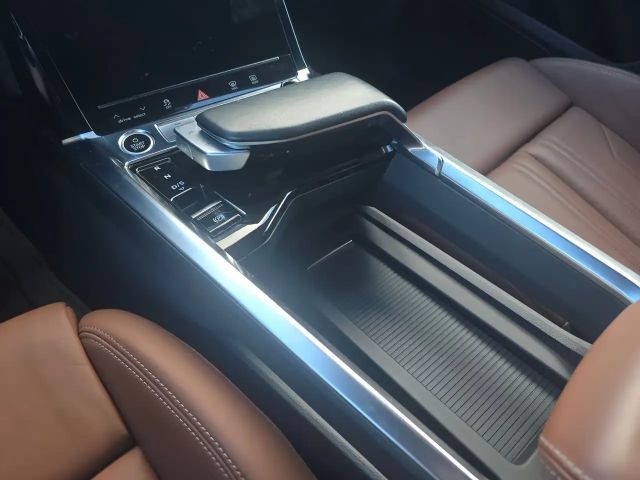 Audi Q8 e-tron 55 Business Quattro