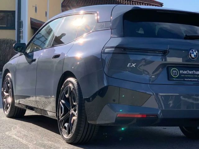 BMW iX xDrive