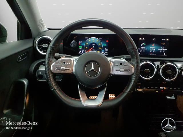 Mercedes-Benz A 250 A 250 e AMG Line