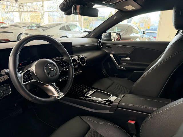 Mercedes-Benz A 180 A 180 d