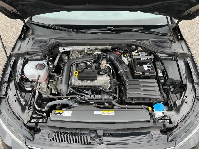 Volkswagen Golf Life Variant