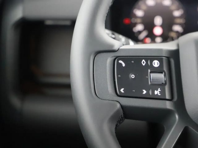 Land Rover Defender 110 Dynamic SE